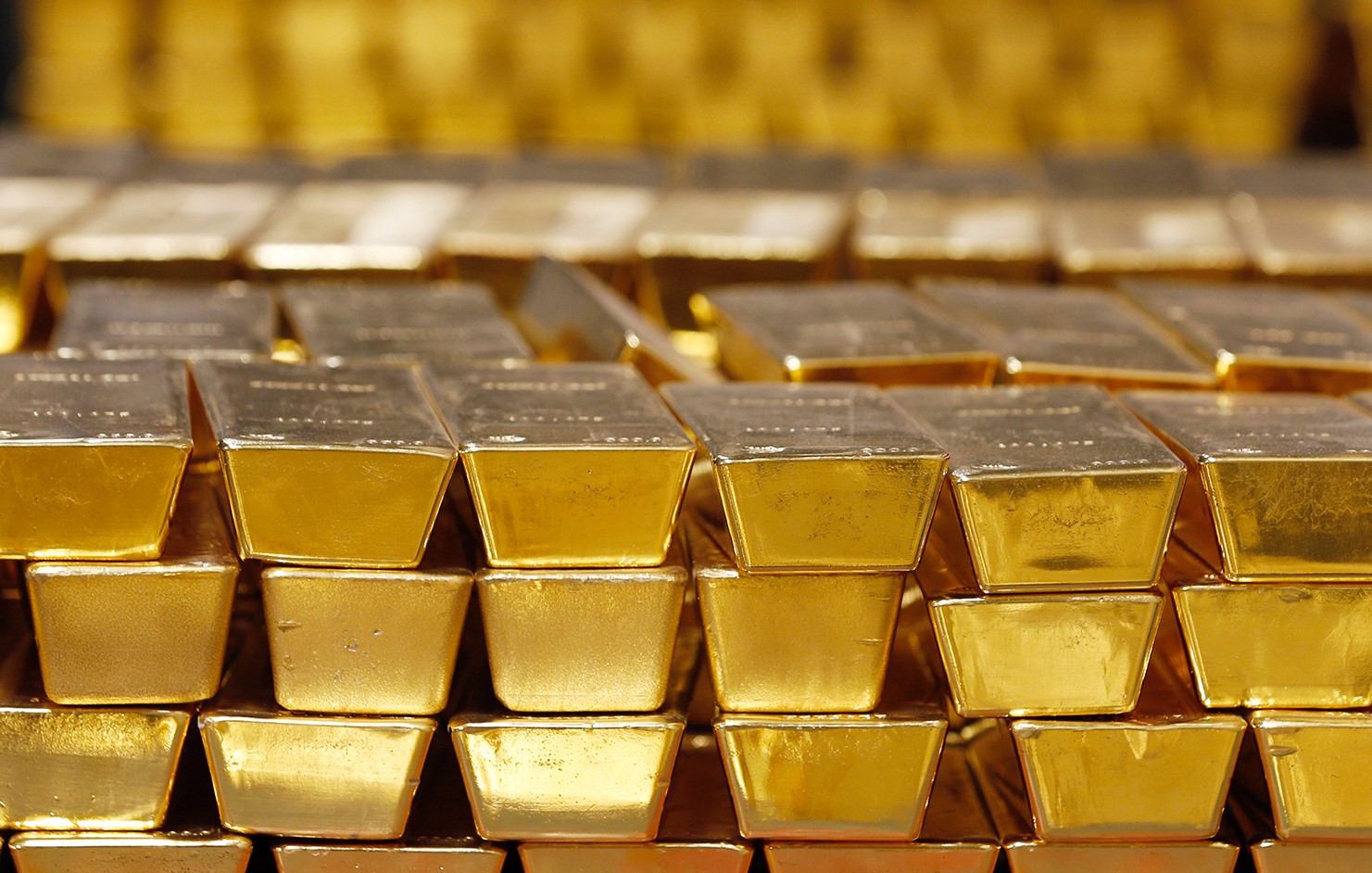 Проводить ли инвестиции в золото в 2023 году?