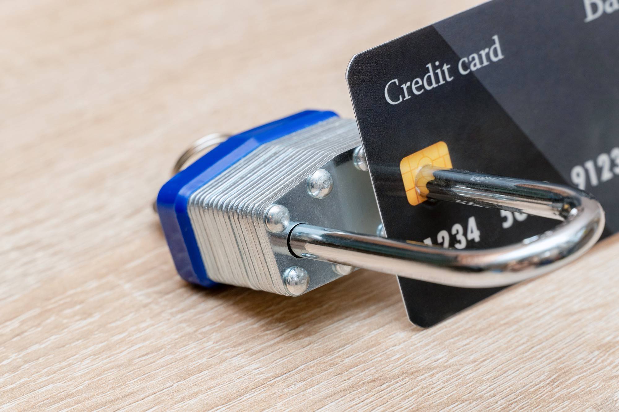 Как списать долг по закрытой кредитной карте?